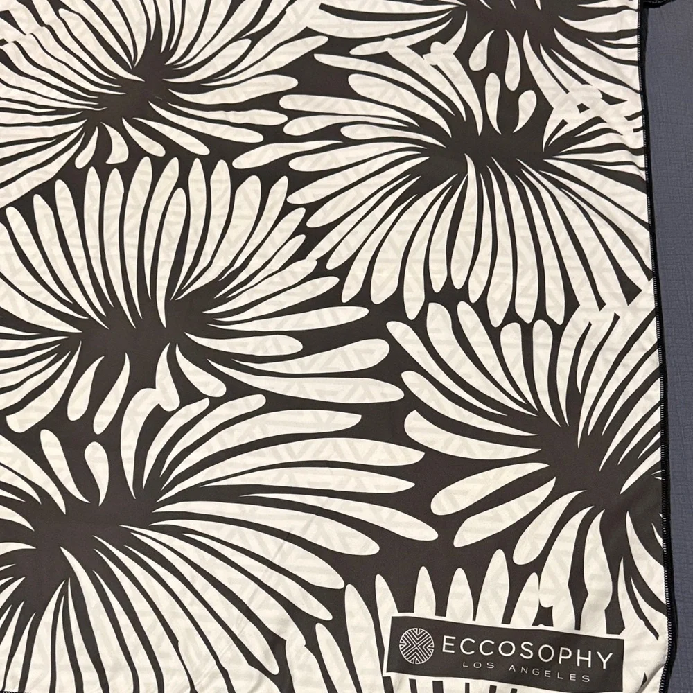 ECCOSOPHY Los Angeles LOVINA Beach Towel EUC
